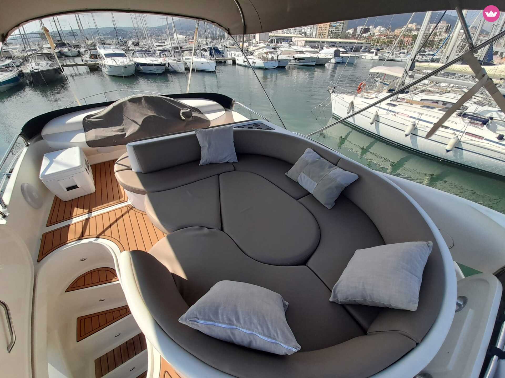 Sangri-La Sea, Luxe jachtcharter in Marina El Portet Denia