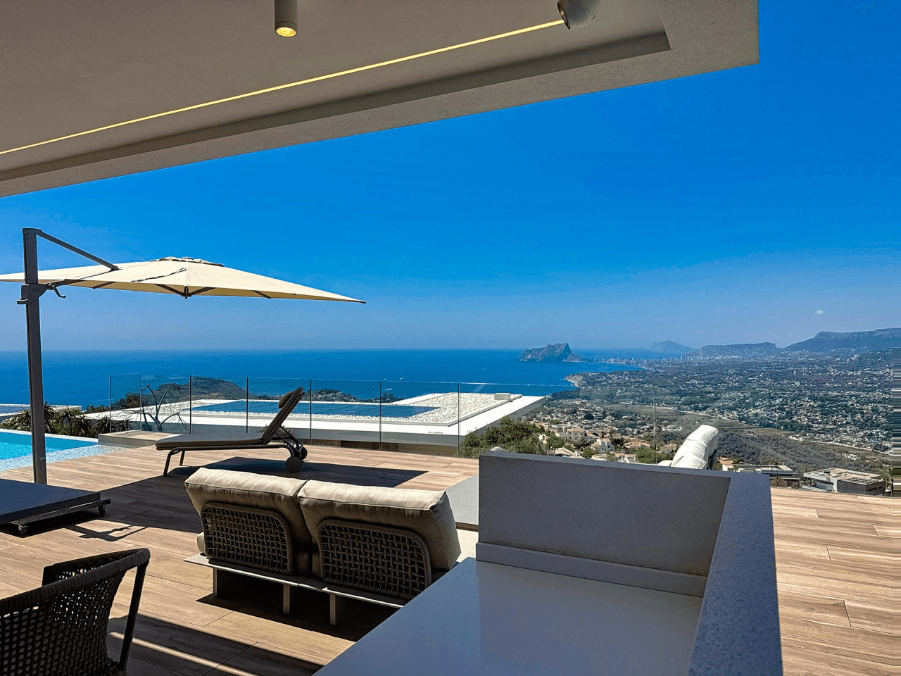 Cumbre del Sol Villa de lujo con vistas panorámicas en residencial Jazmines