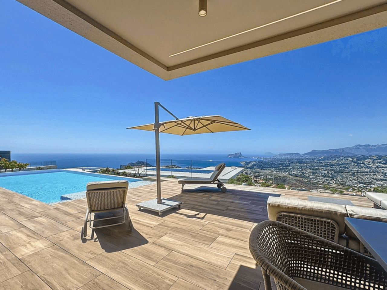 Cumbre del Sol Villa de lujo con vistas panorámicas en residencial Jazmines