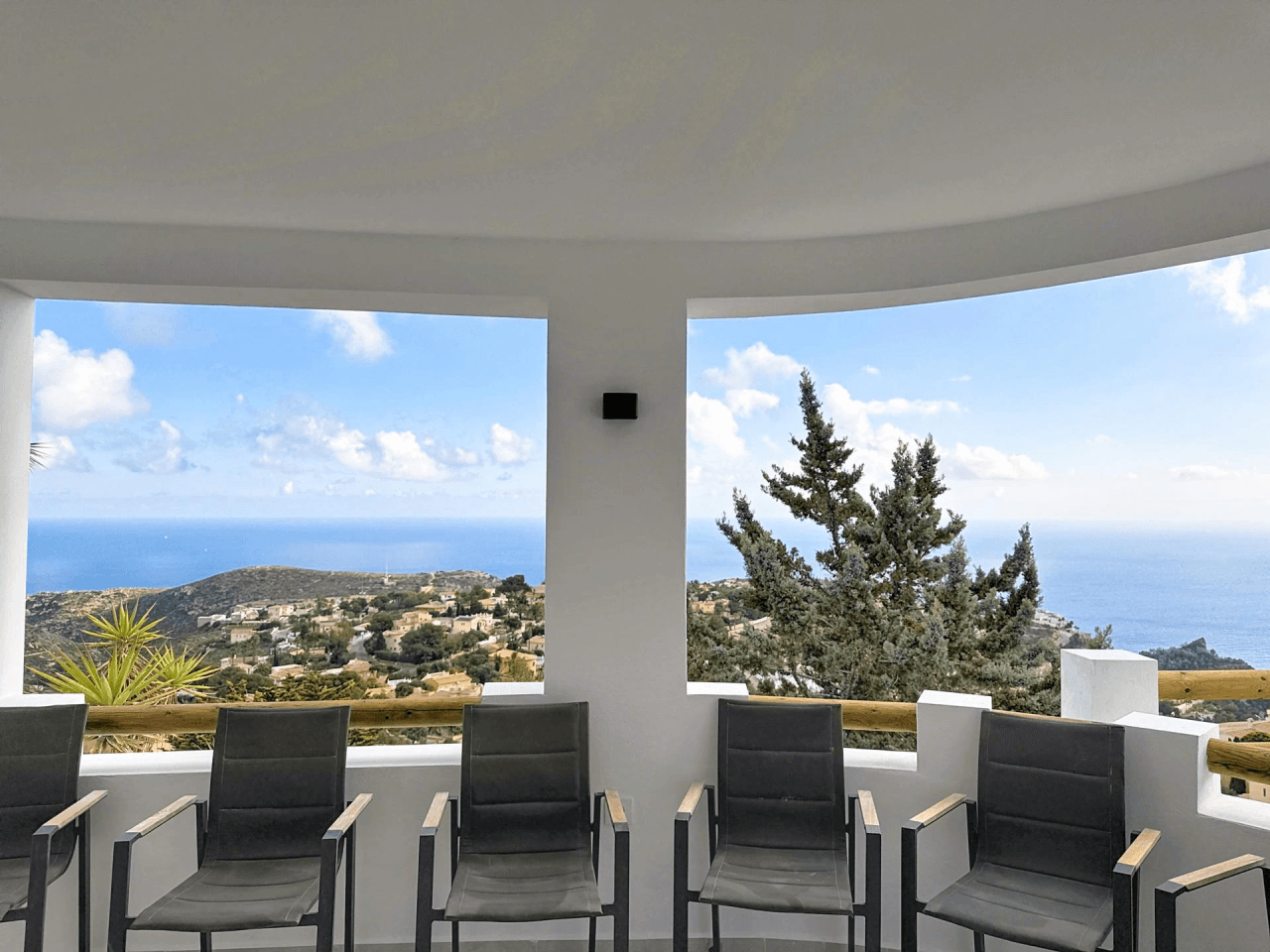 Cumbre del Sol villa reformada con vistas panorámicas al mar