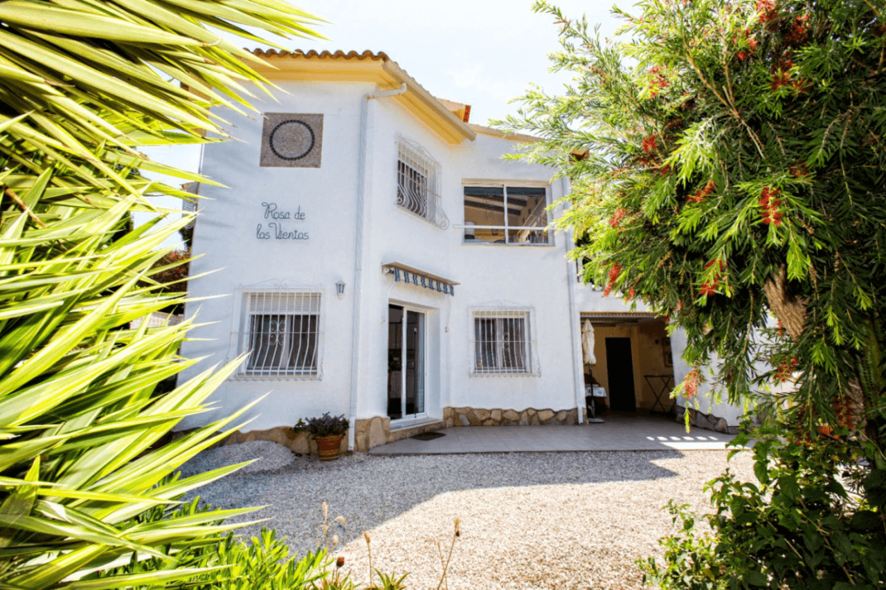 Villa tranquila con vistas a la montaña en venta en Calpe