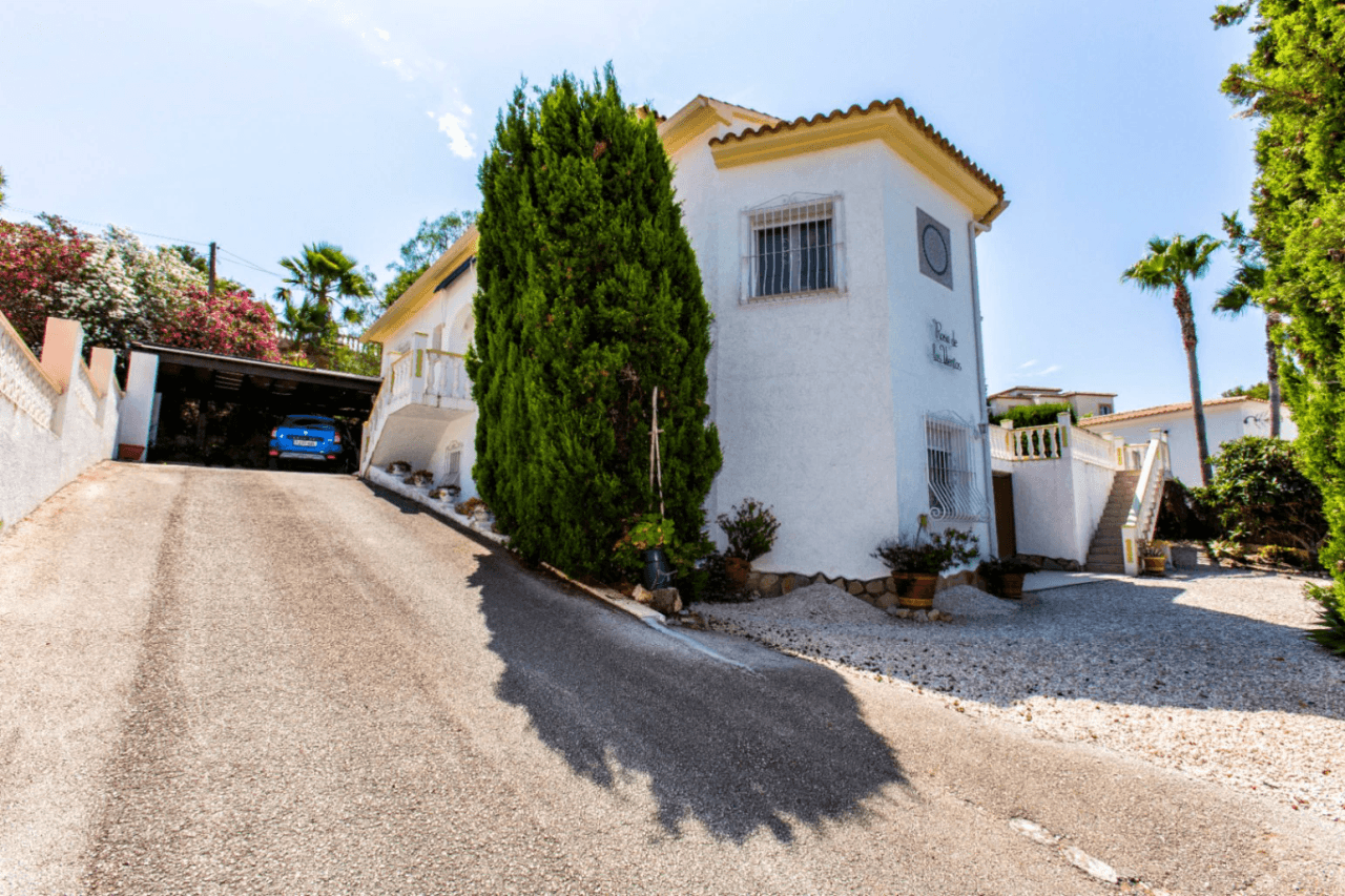 Villa tranquila con vistas a la montaña en venta en Calpe