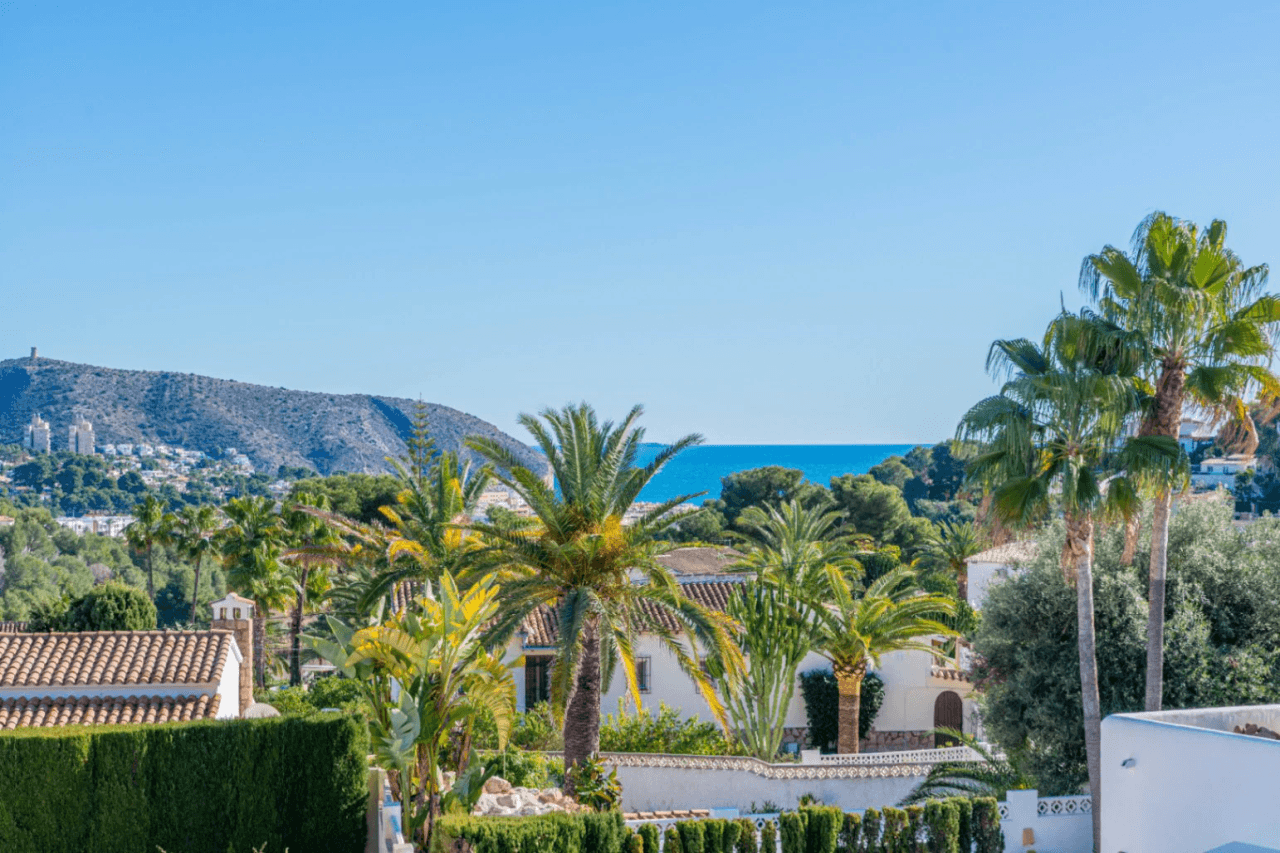 Villa en venta con 4 dormitorios en Benimeit, Moraira.