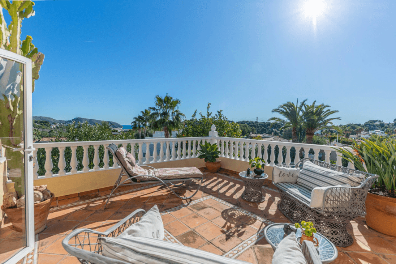 Villa en venta con 4 dormitorios en Benimeit, Moraira.