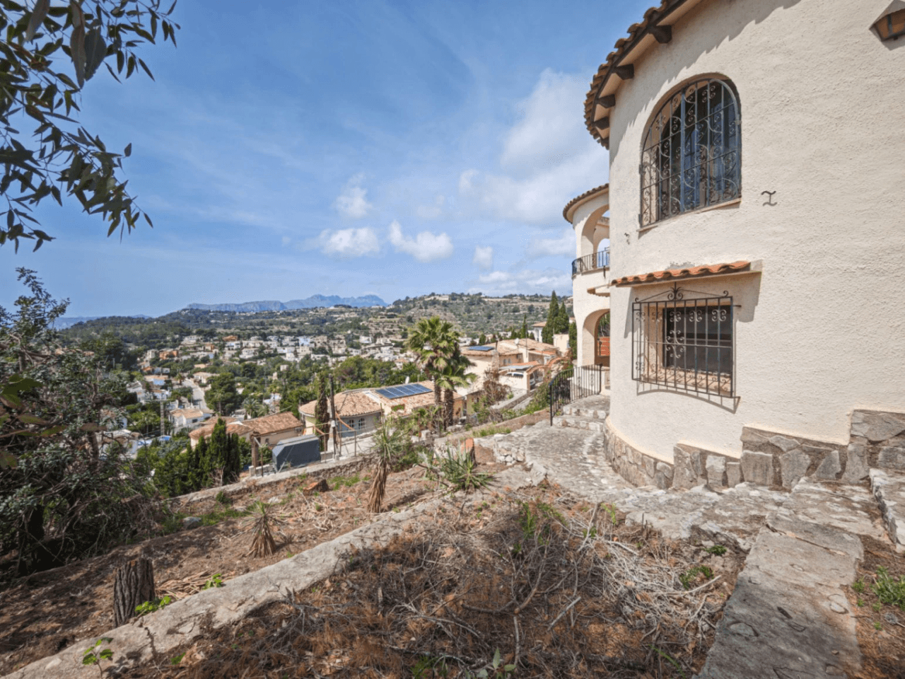 Venta de villa para reformar en Montemar, Benissa con 3 dormitorios
