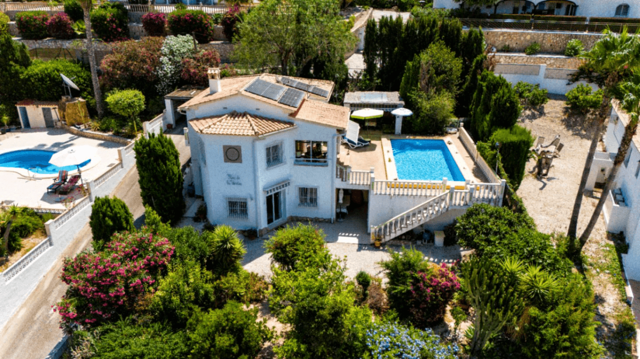 Villa tranquila con vistas a la montaña en venta en Calpe