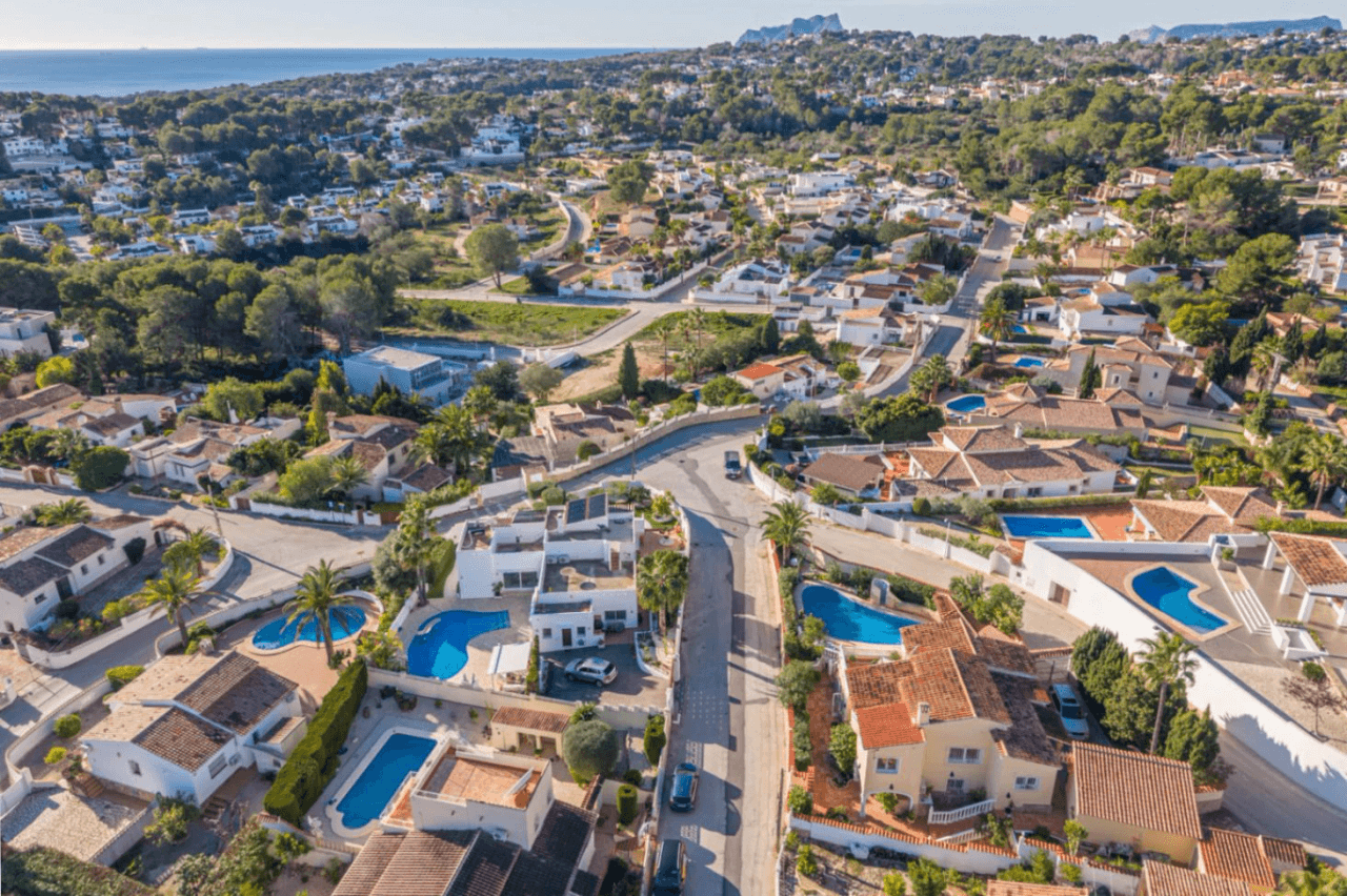 Villa en venta con 4 dormitorios en Benimeit, Moraira.