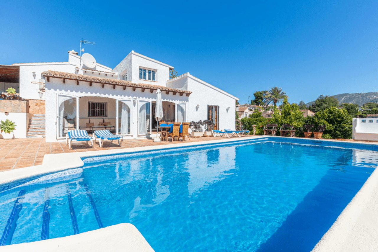 Villa en venta en Moraira con 4 dormitorios y piscina privada