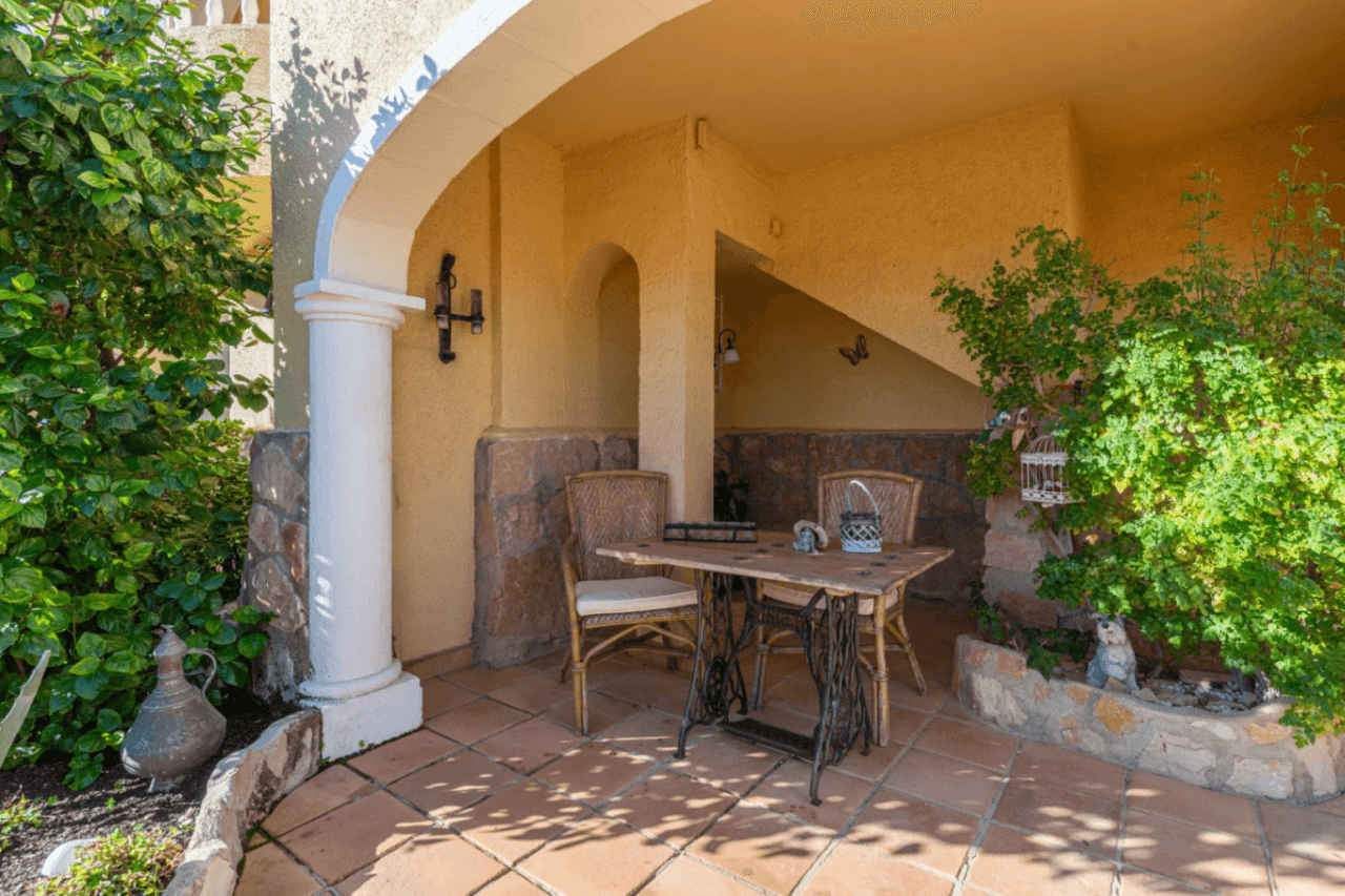 Villa en venta con 4 dormitorios en Benimeit, Moraira.