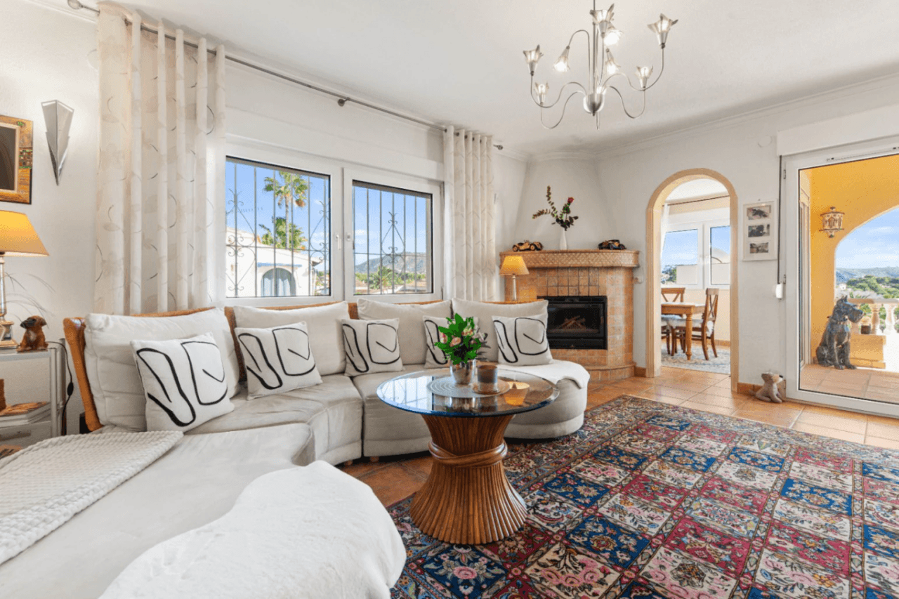 Villa en venta con 4 dormitorios en Benimeit, Moraira.