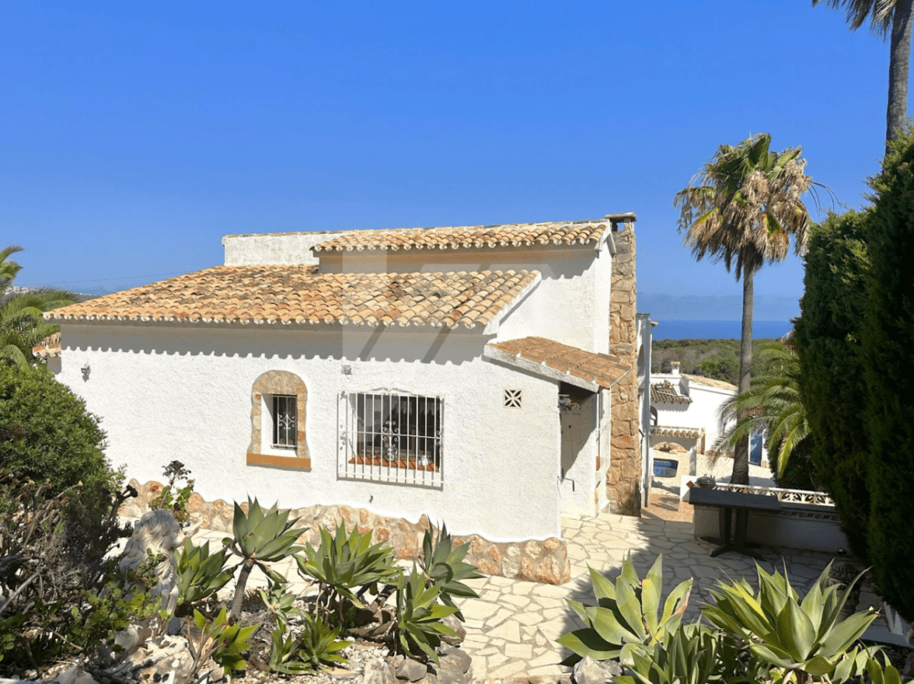 Villa en venta en Moraira con vistas espectaculares al mar.
