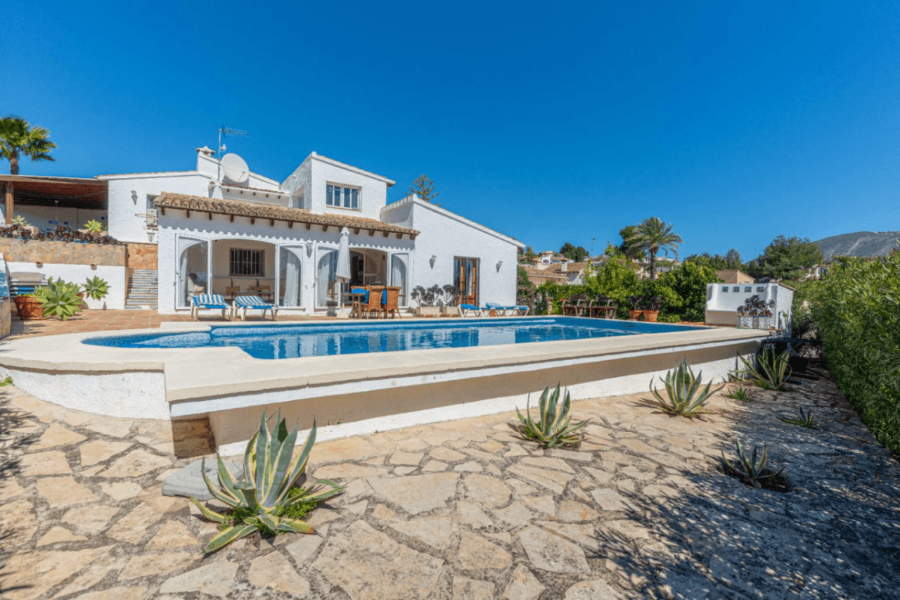 Villa en venta en Moraira con 4 dormitorios y piscina privada