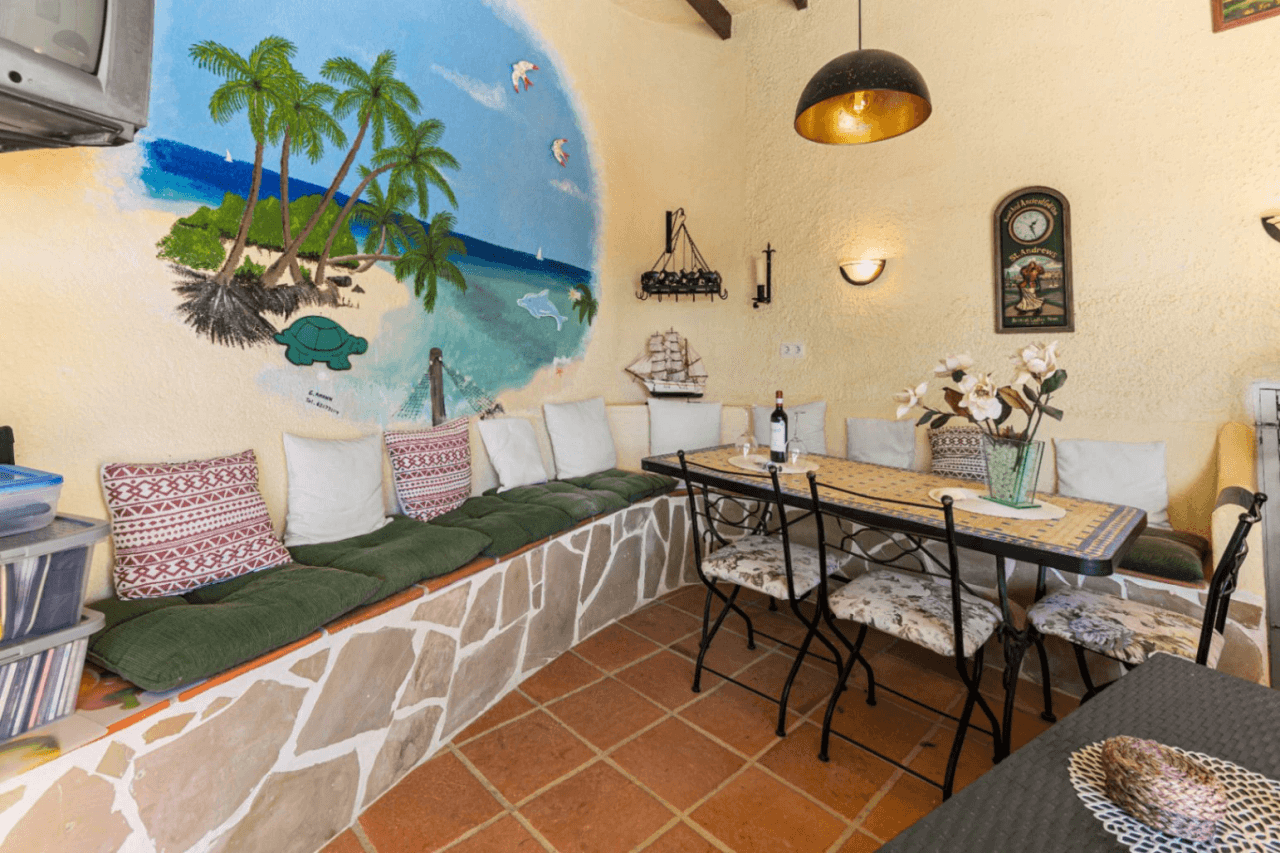 Villa en venta con 4 dormitorios en Benimeit, Moraira.