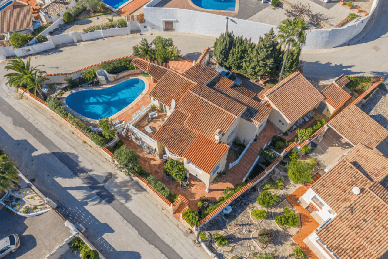 Villa en venta con 4 dormitorios en Benimeit, Moraira.