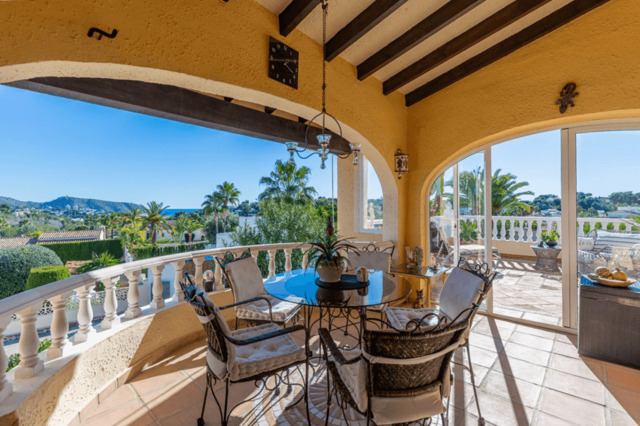 Villa en venta con 4 dormitorios en Benimeit, Moraira.
