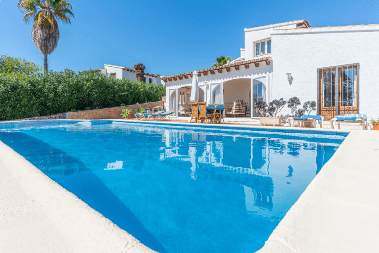 Villa en venta en Moraira con 4 dormitorios y piscina privada