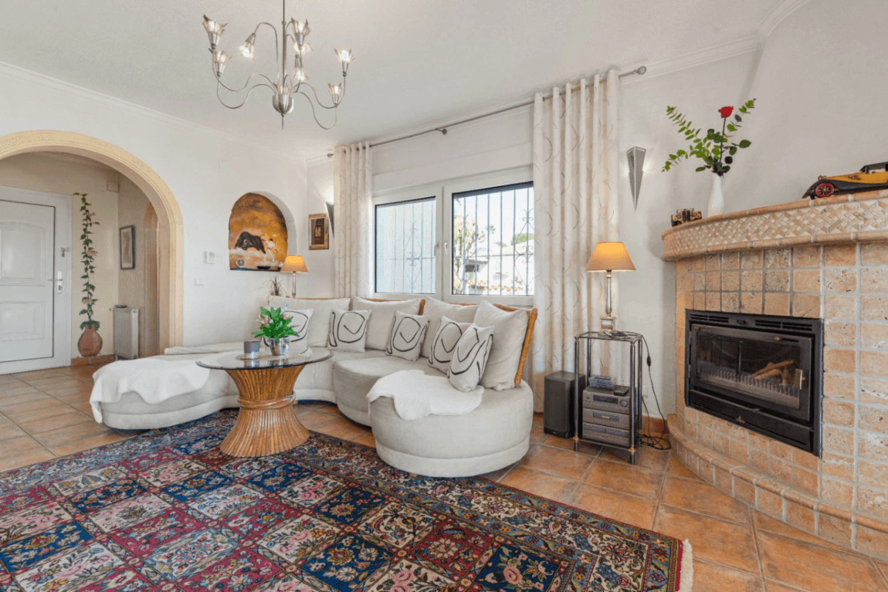 Villa en venta con 4 dormitorios en Benimeit, Moraira.