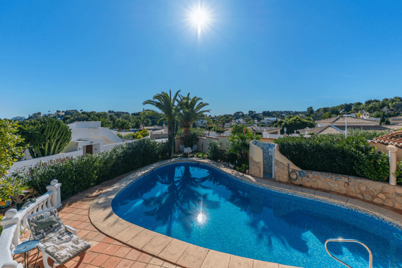 Villa en venta con 4 dormitorios en Benimeit, Moraira.