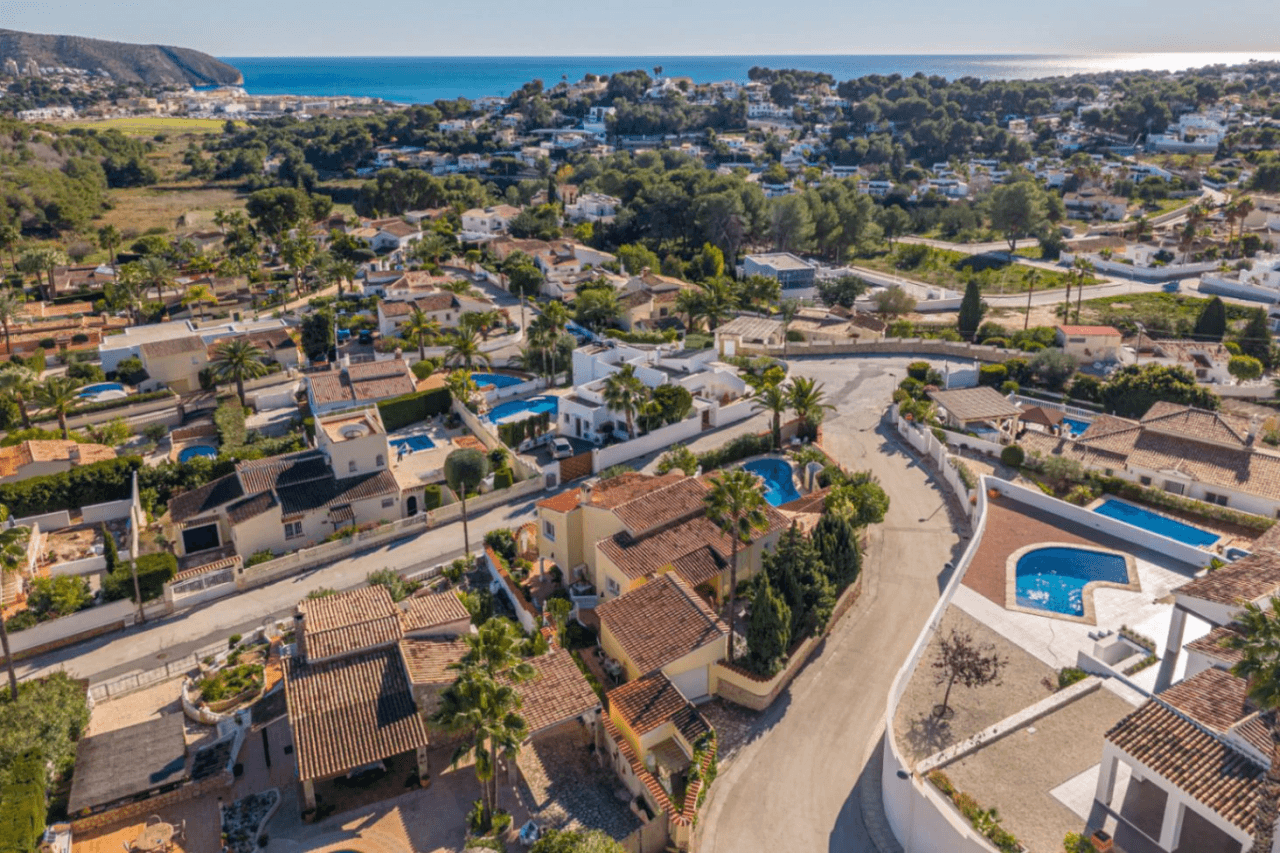 Villa en venta con 4 dormitorios en Benimeit, Moraira.