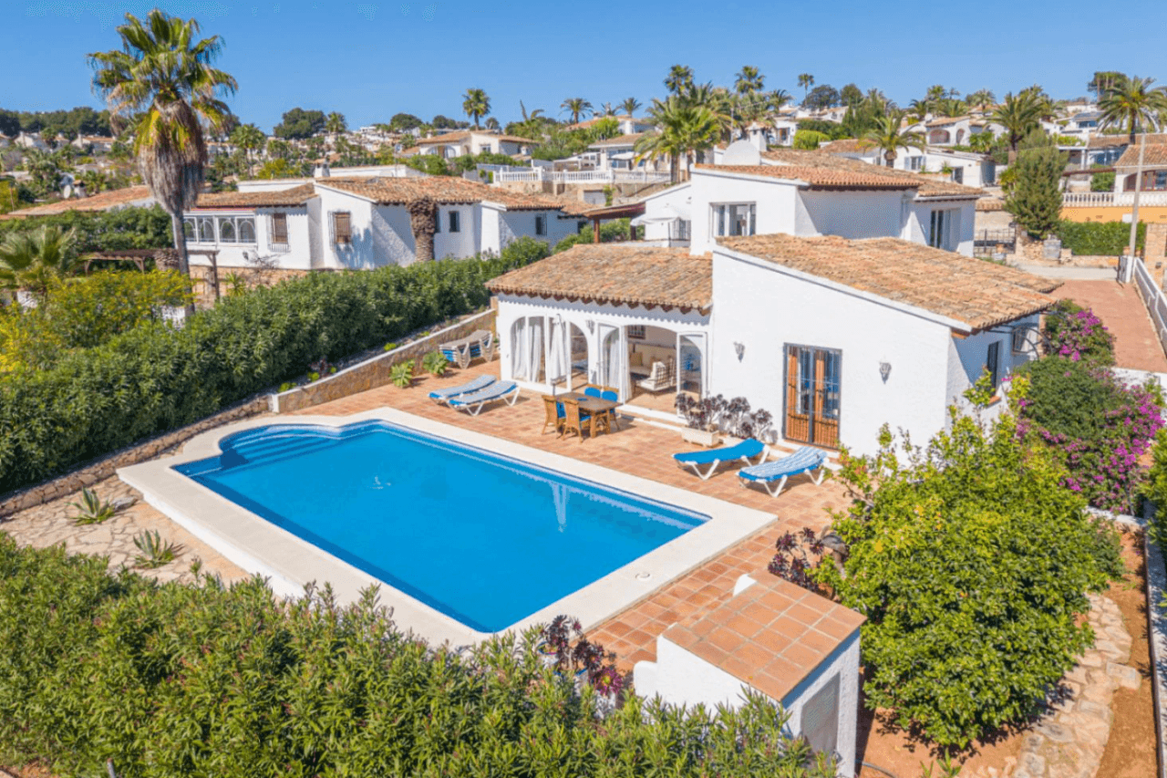 Villa en venta en Moraira con 4 dormitorios y piscina privada