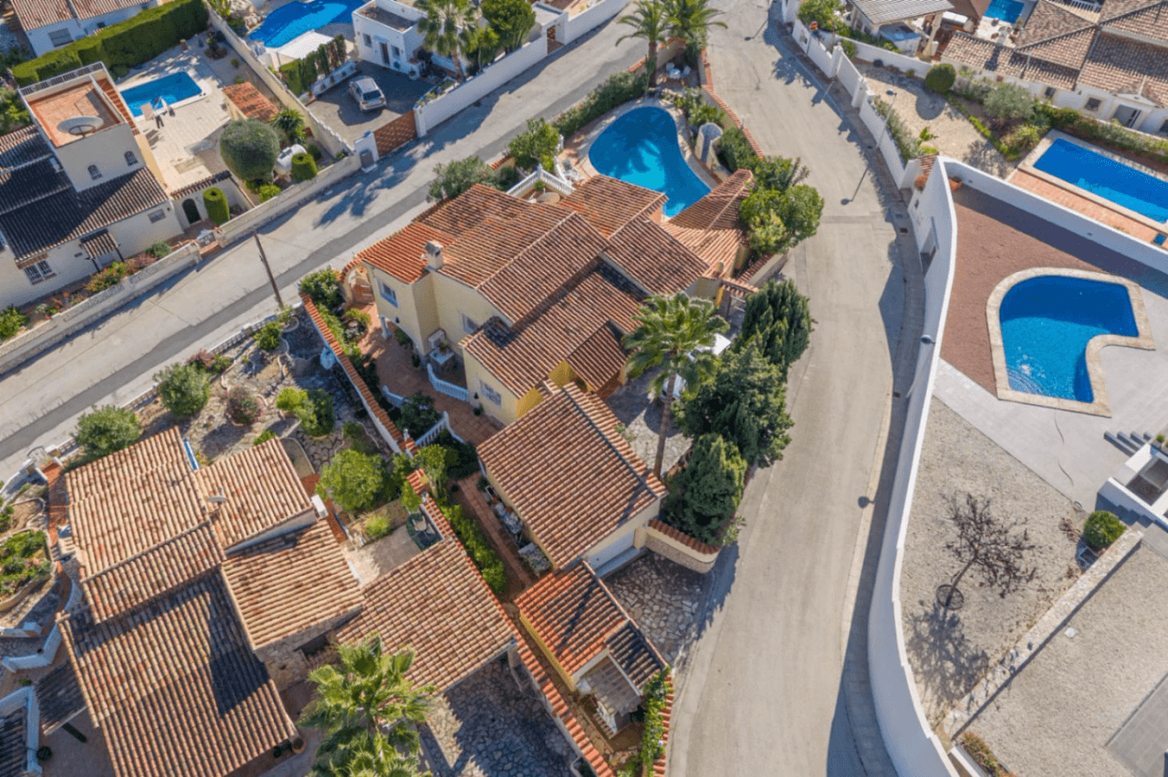 Villa en venta con 4 dormitorios en Benimeit, Moraira.