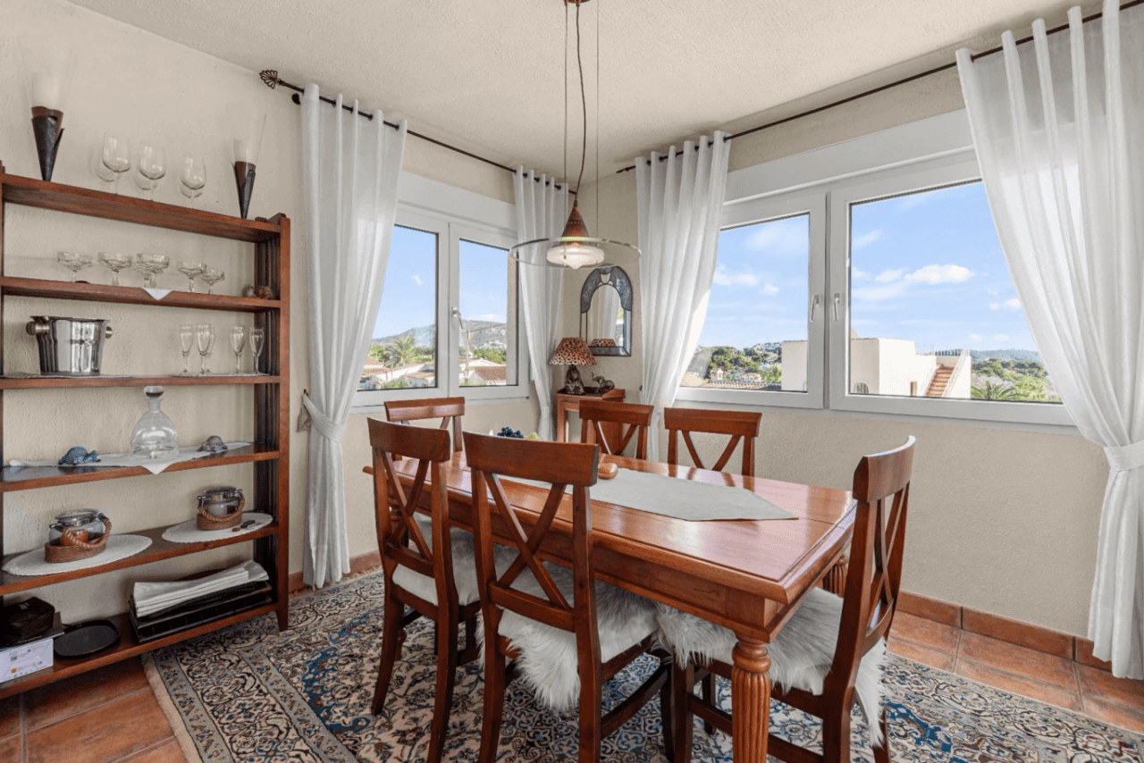 Villa en venta con 4 dormitorios en Benimeit, Moraira.