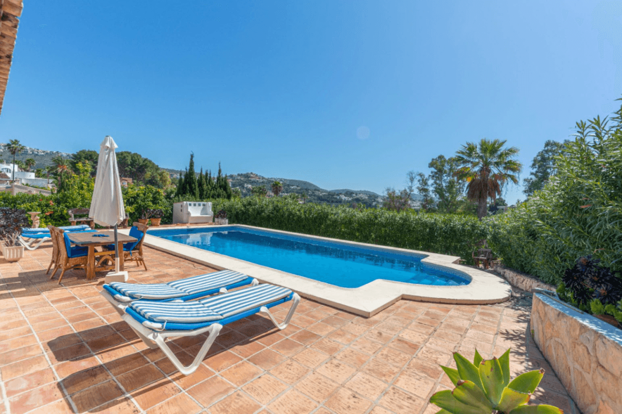 Villa en venta en Moraira con 4 dormitorios y piscina privada
