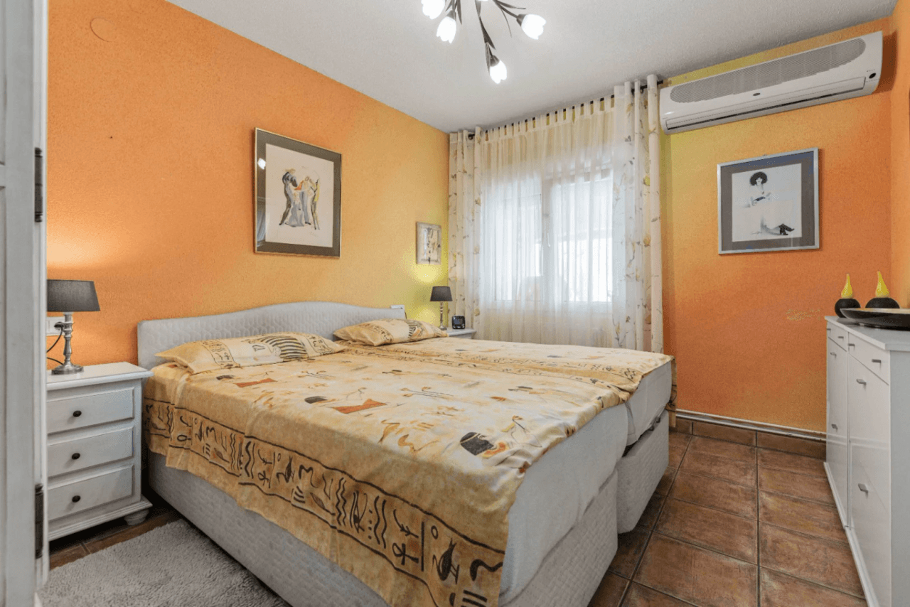 Villa en venta con 4 dormitorios en Benimeit, Moraira.