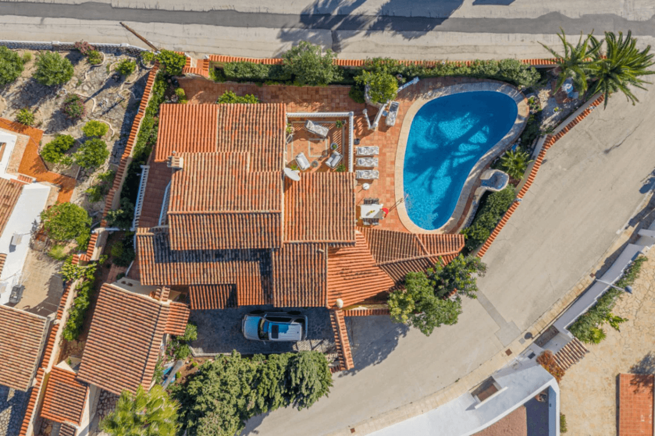 Villa en venta con 4 dormitorios en Benimeit, Moraira.