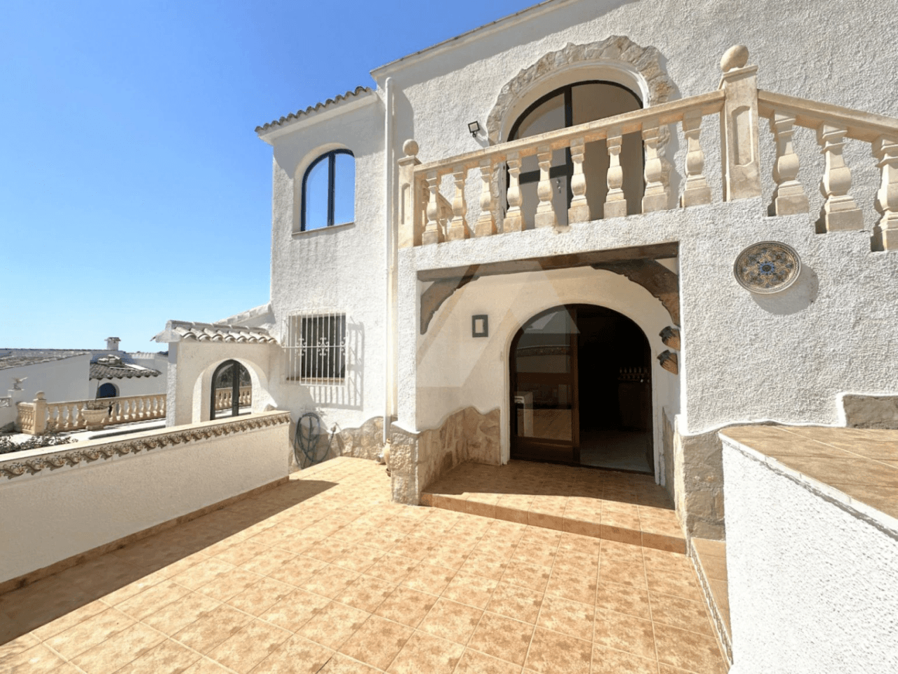 Villa en venta en Moraira con vistas espectaculares al mar.