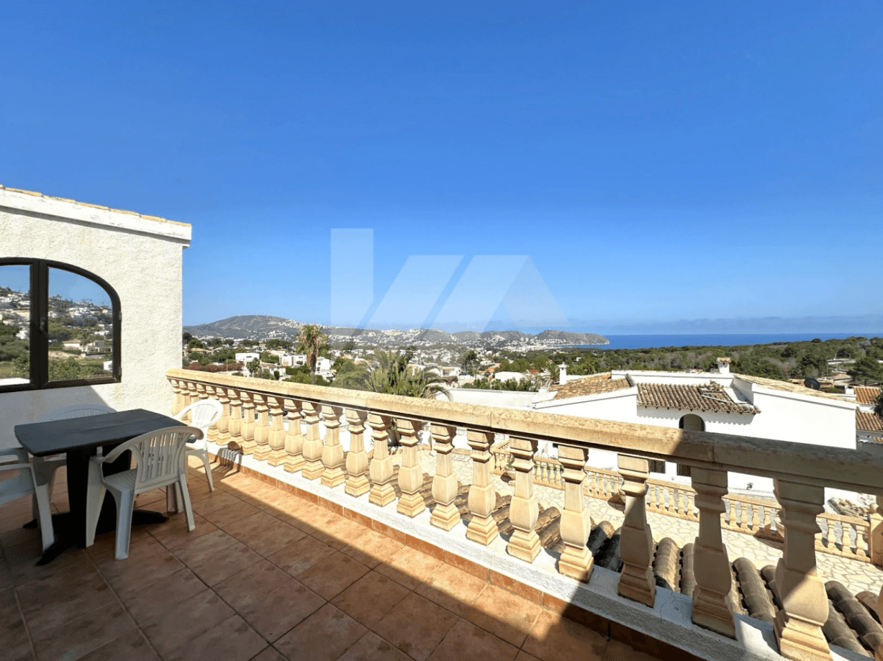Villa en venta en Moraira con vistas espectaculares al mar.
