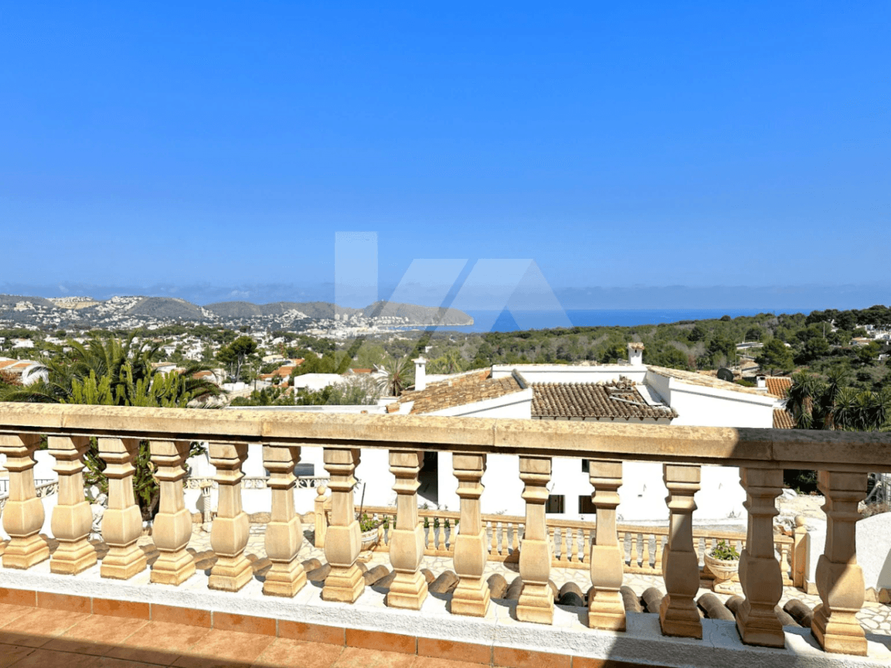 Villa en venta en Moraira con vistas espectaculares al mar.