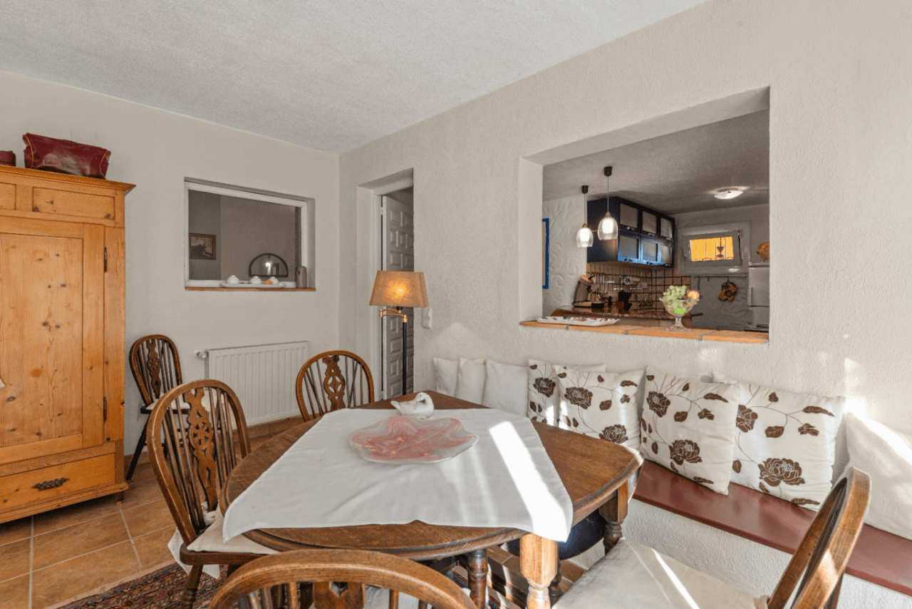 Villa en venta con 4 dormitorios en Benimeit, Moraira.