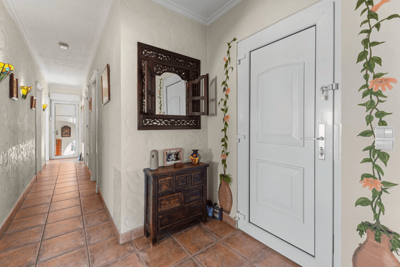 Villa en venta con 4 dormitorios en Benimeit, Moraira.
