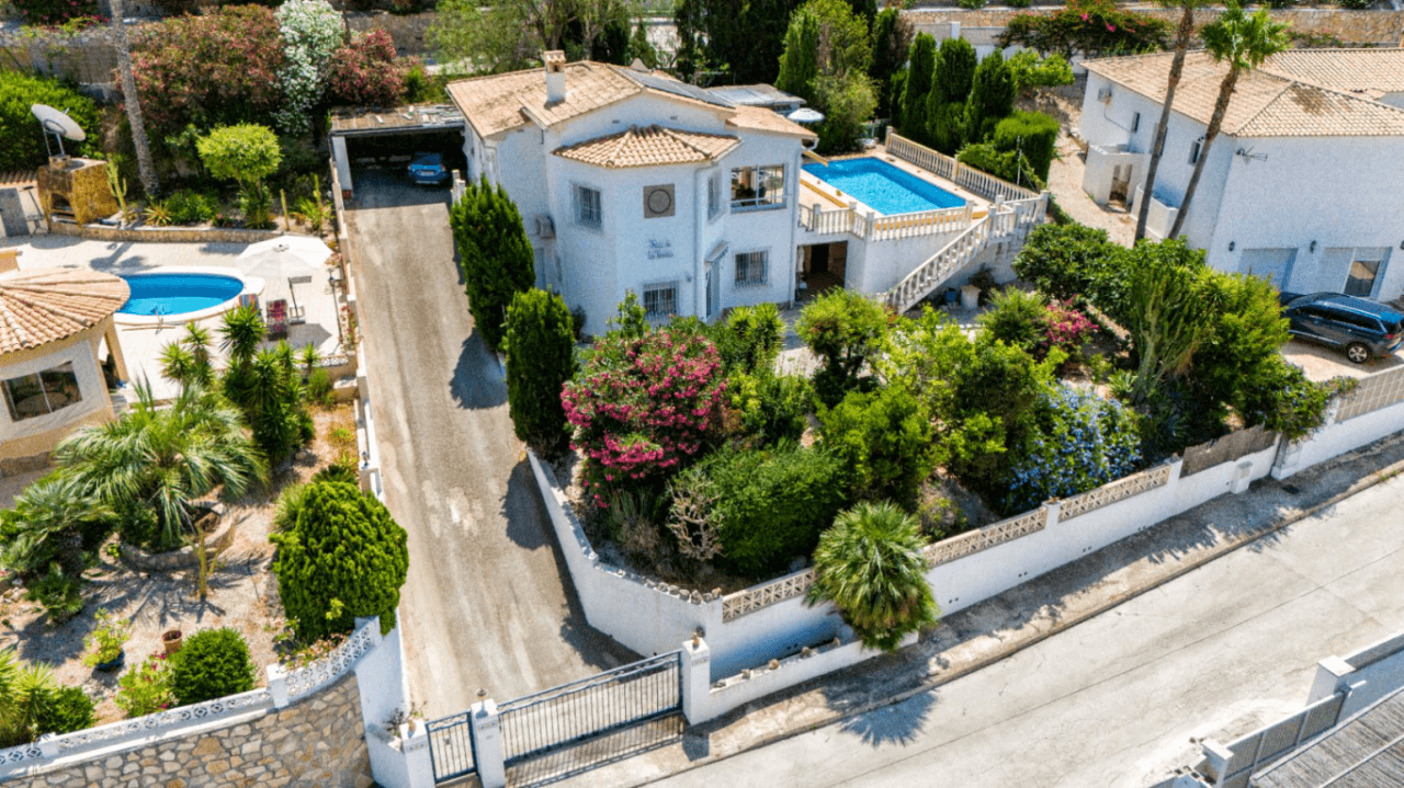Villa tranquila con vistas a la montaña en venta en Calpe