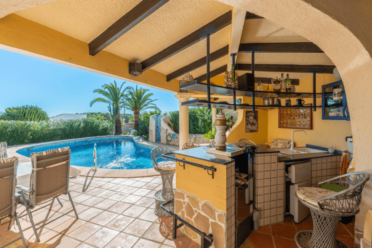 Villa en venta con 4 dormitorios en Benimeit, Moraira.