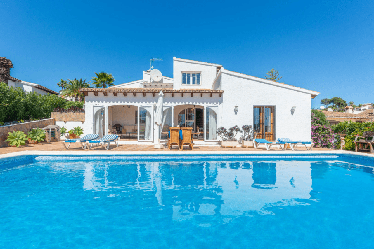 Villa en venta en Moraira con 4 dormitorios y piscina privada