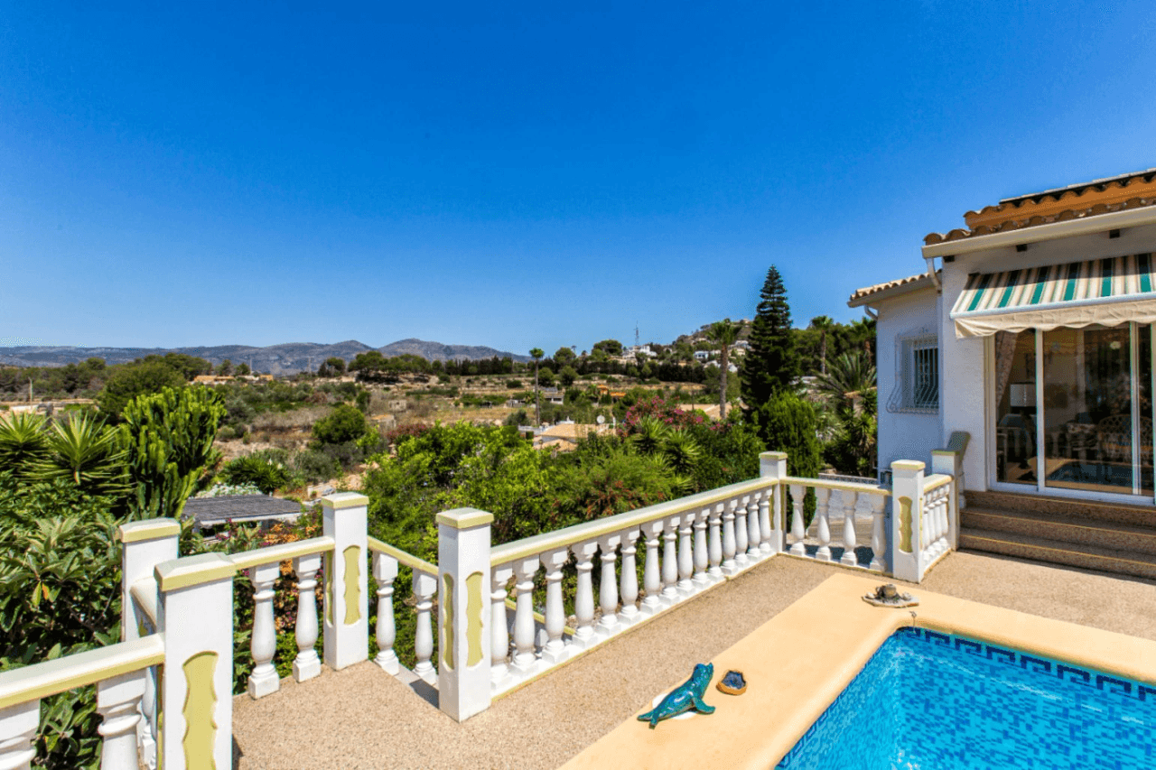 Villa tranquila con vistas a la montaña en venta en Calpe
