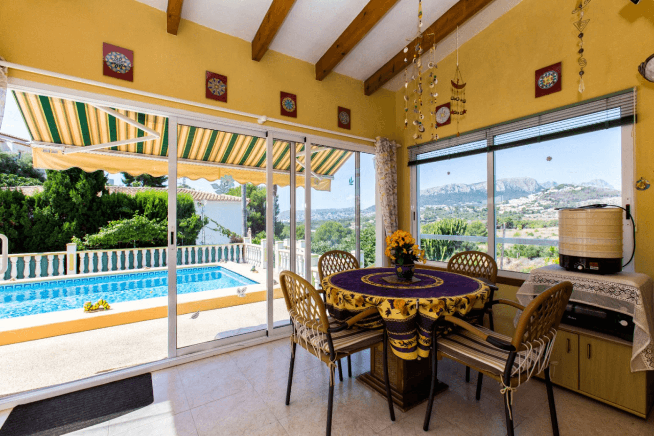 Villa tranquila con vistas a la montaña en venta en Calpe