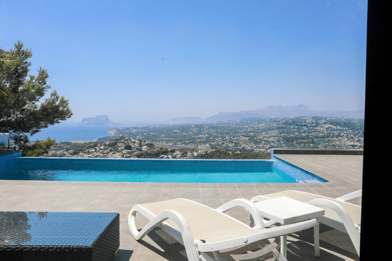 Cumbre del Sol villa moderna con impresionantes vistas al mar