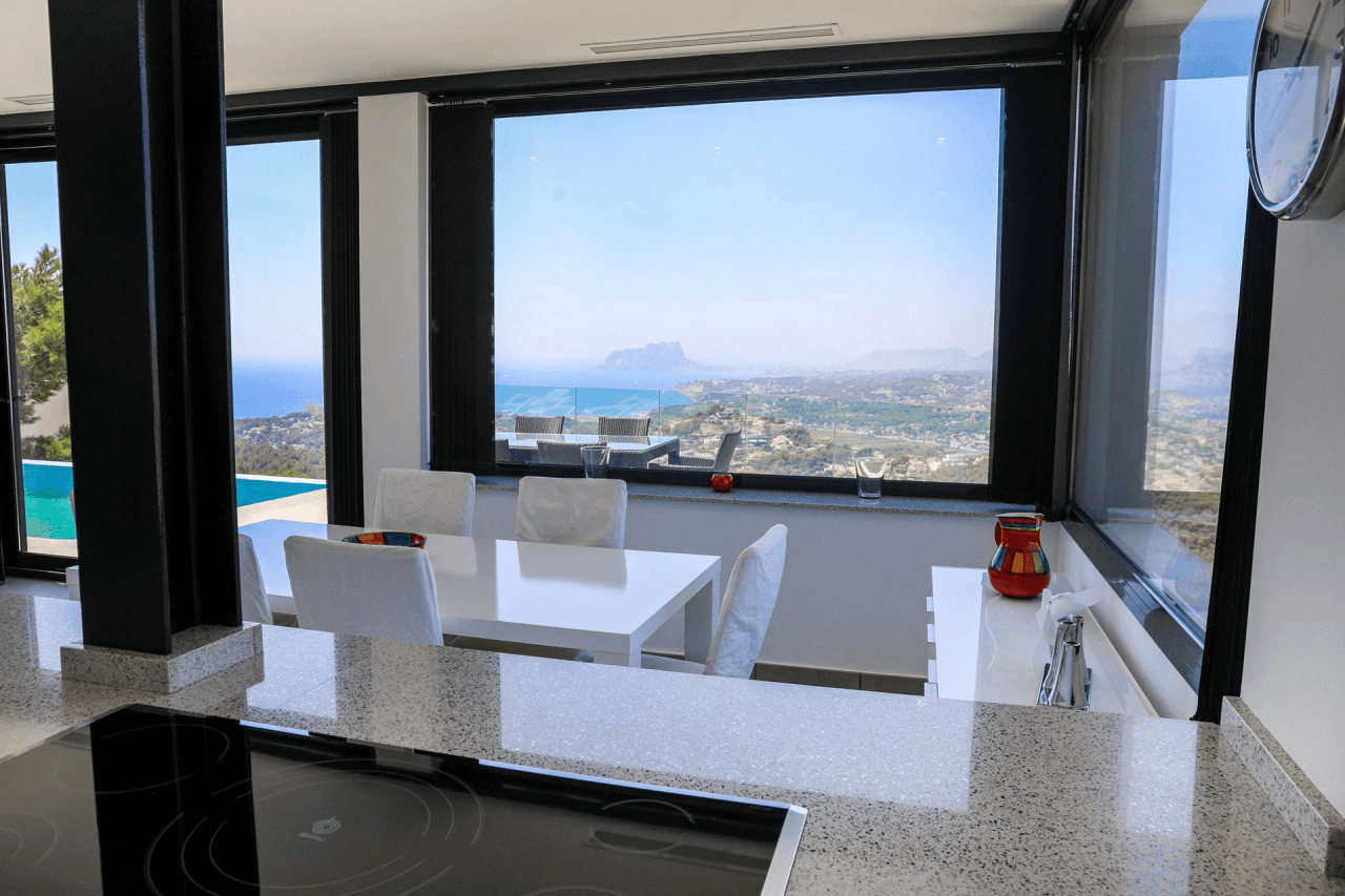 Cumbre del Sol villa moderna con impresionantes vistas al mar