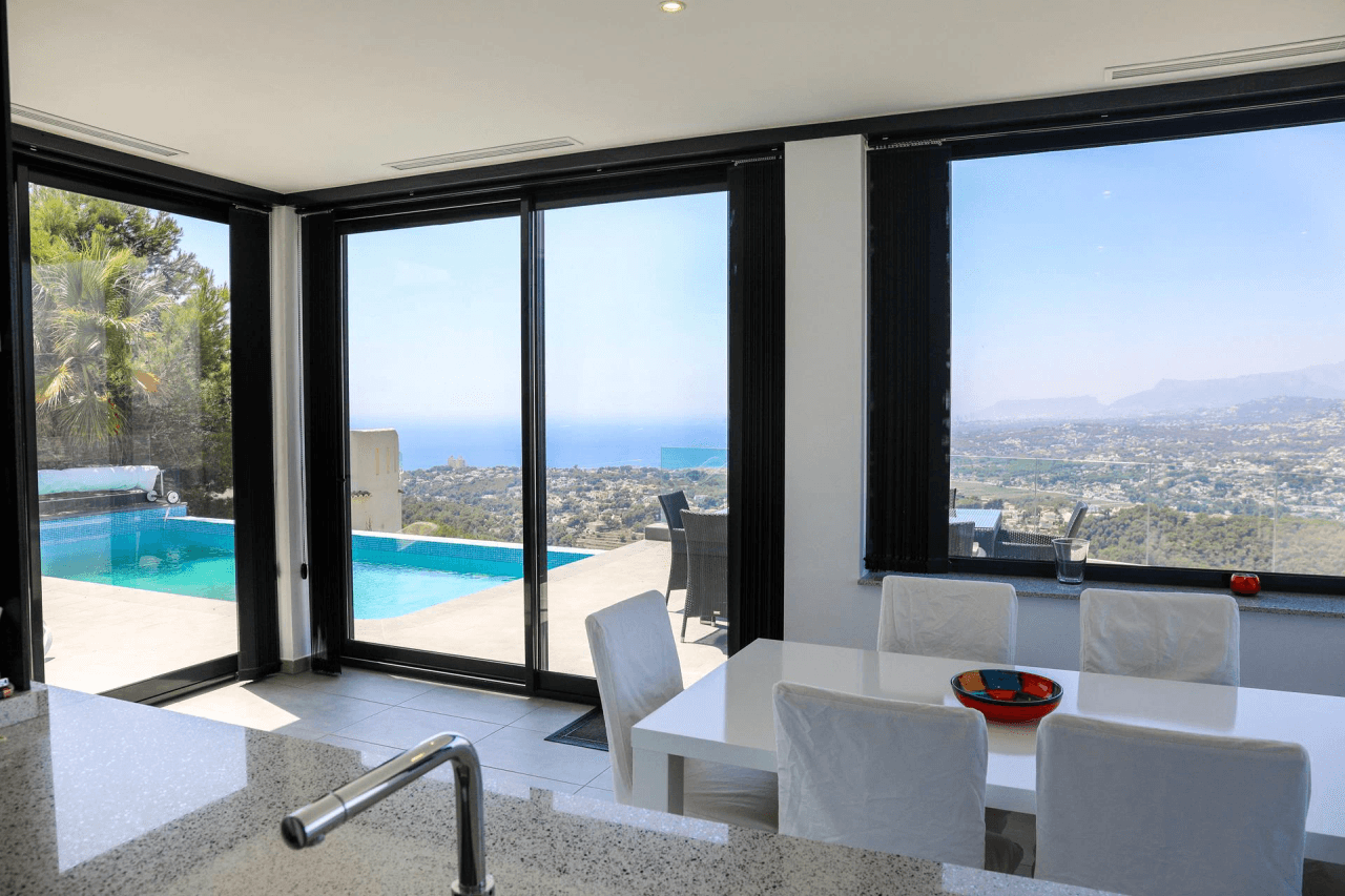 Cumbre del Sol villa moderna con impresionantes vistas al mar