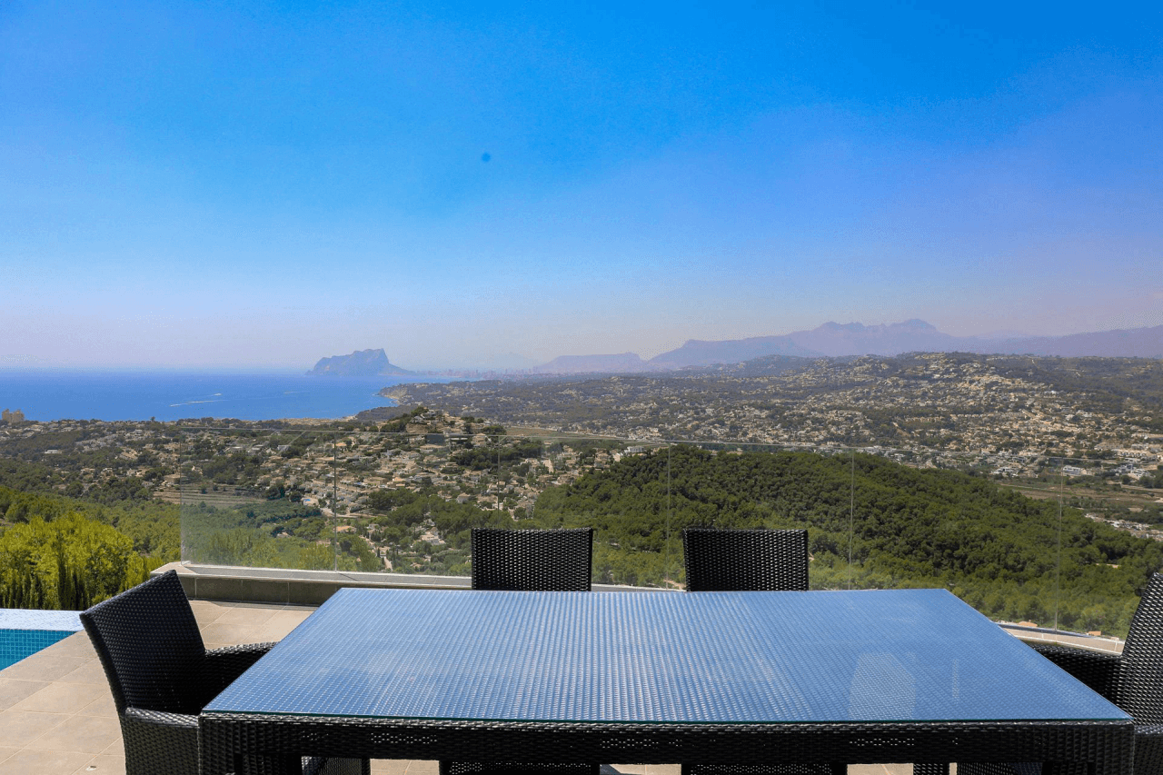 Cumbre del Sol villa moderna con impresionantes vistas al mar