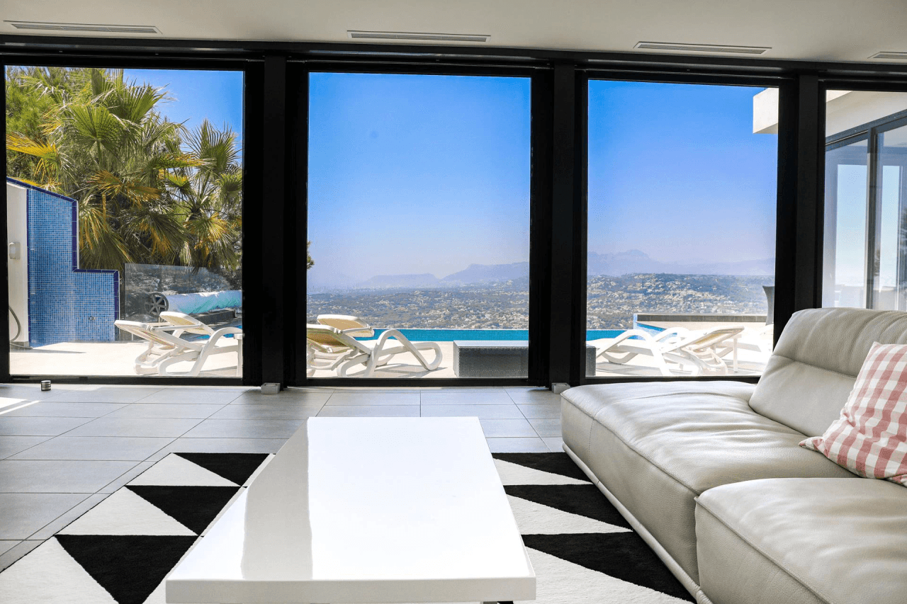 Cumbre del Sol villa moderna con impresionantes vistas al mar