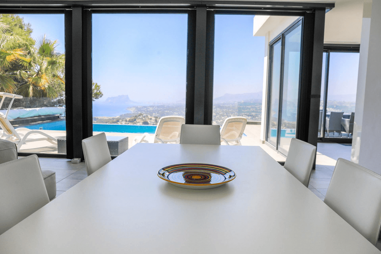 Cumbre del Sol villa moderna con impresionantes vistas al mar