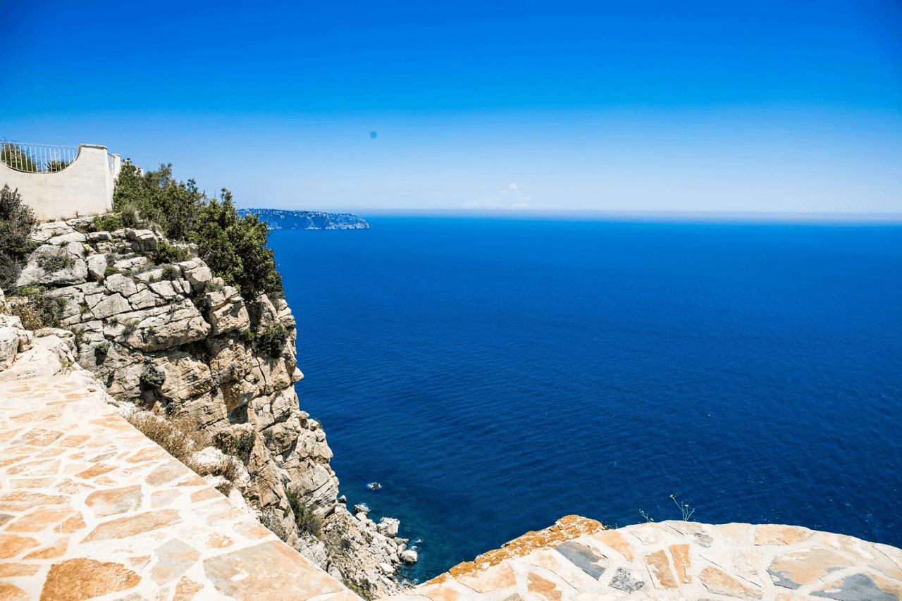 Cumbre del Sol villa reformada en primera línea con espectaculares vistas al mar
