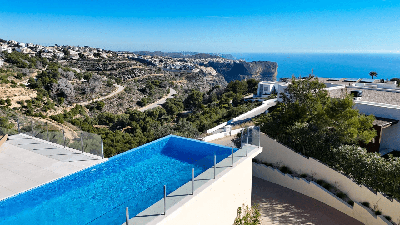 Cumbre del Sol impresionante villa moderna con espectaculares vistas al mar