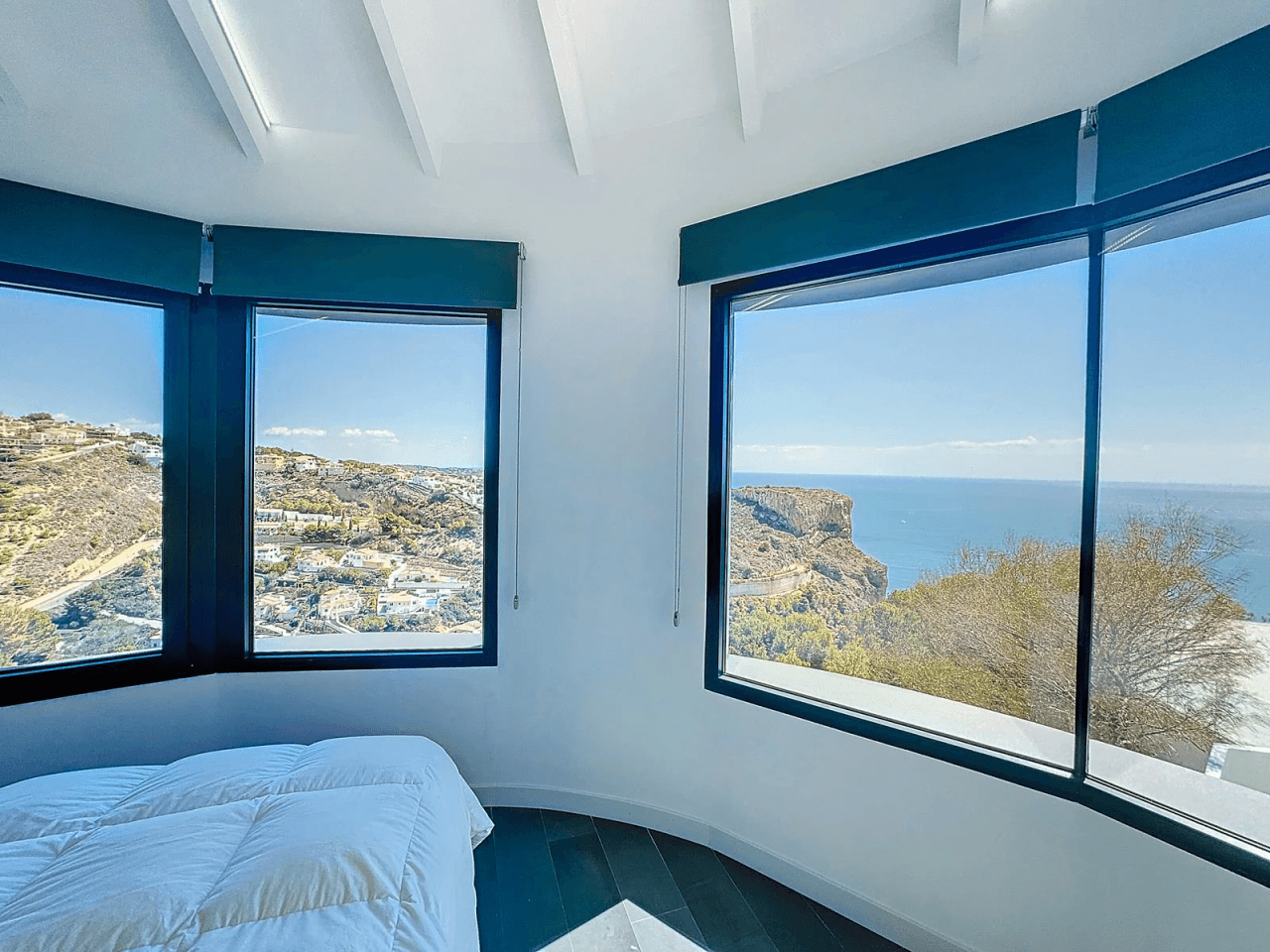 Cumbre del Sol villa reformada con impresionantes vistas al mar