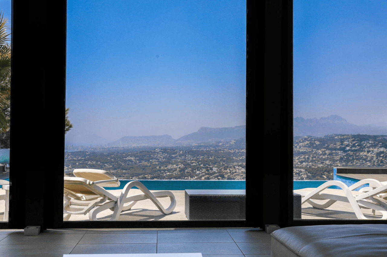 Cumbre del Sol villa moderna con impresionantes vistas al mar