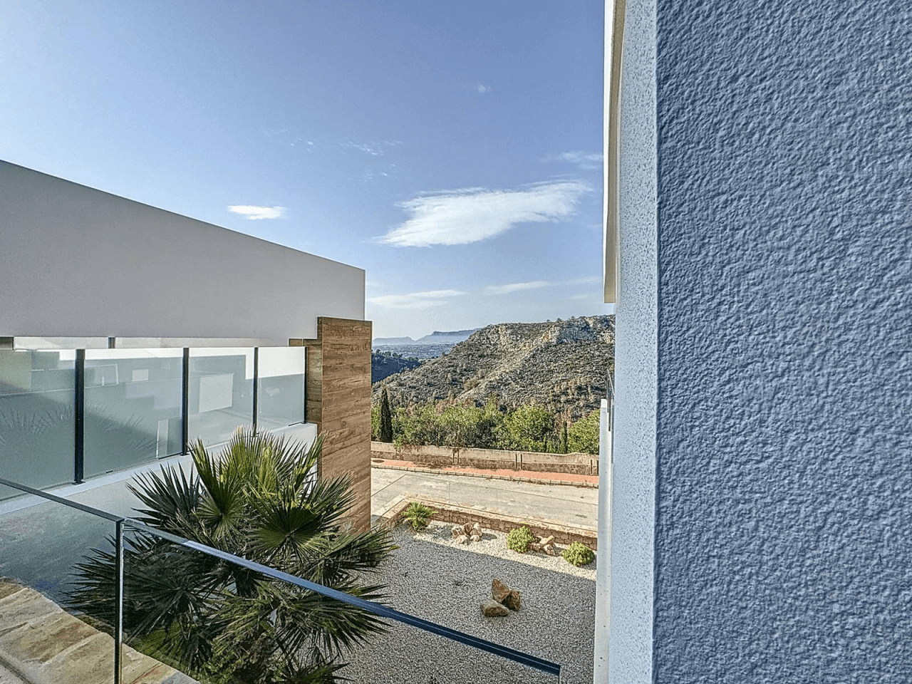 Cumbre del Sol apartamento moderno con jardín privado